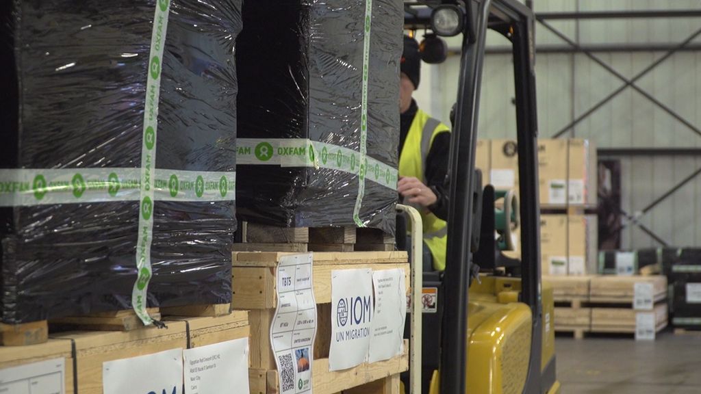 Loading aid pallets in warehouse