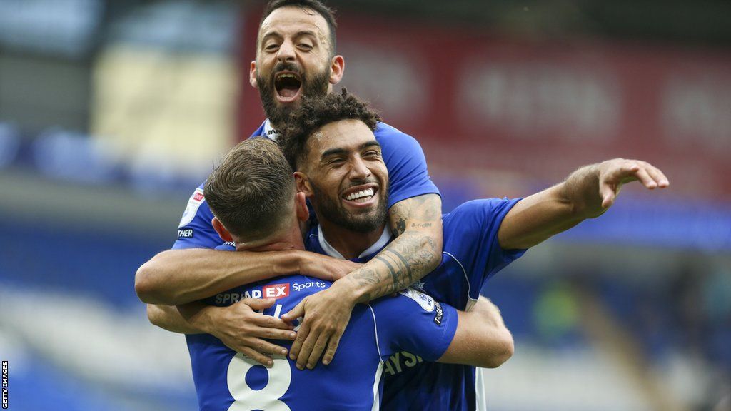 Kion Etete celebrates his goal