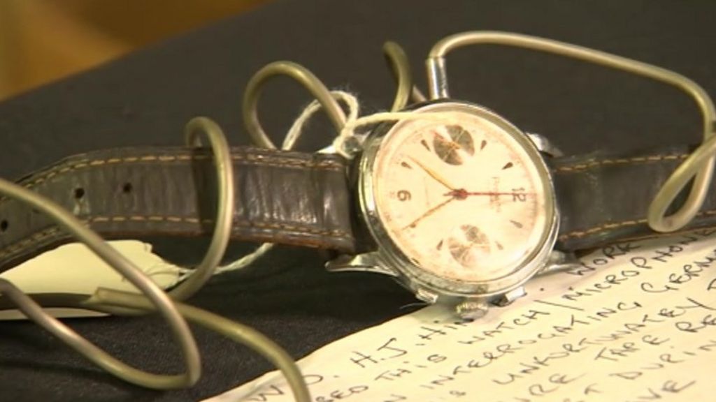 Vintage spy gadgets go under hammer BBC News