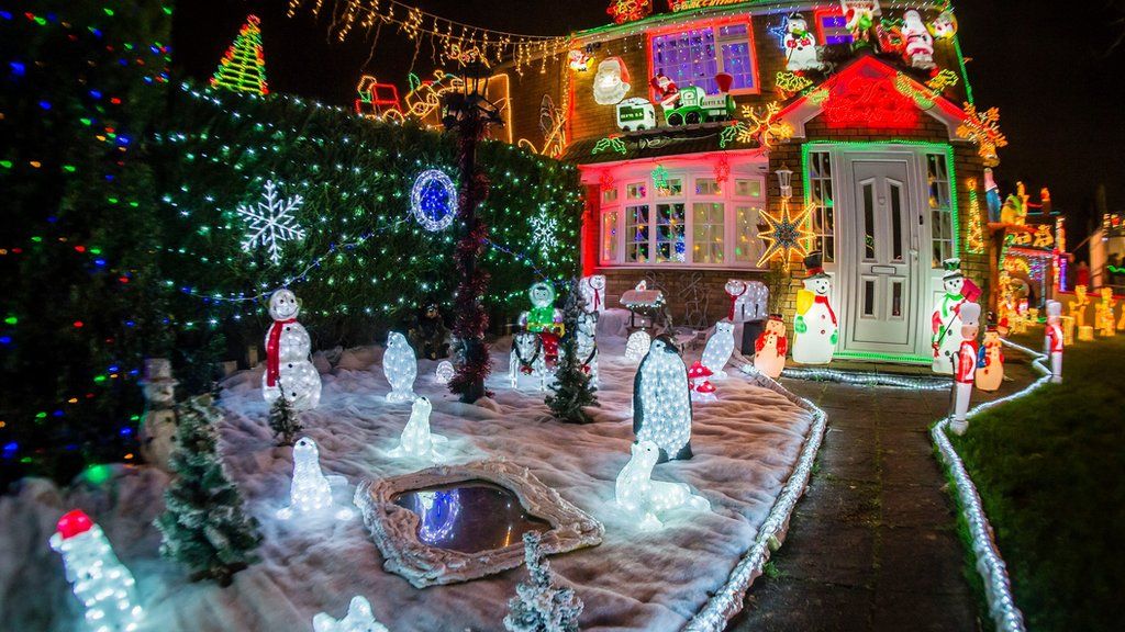 Bristol house Christmas lights switchon attracts hundreds BBC News