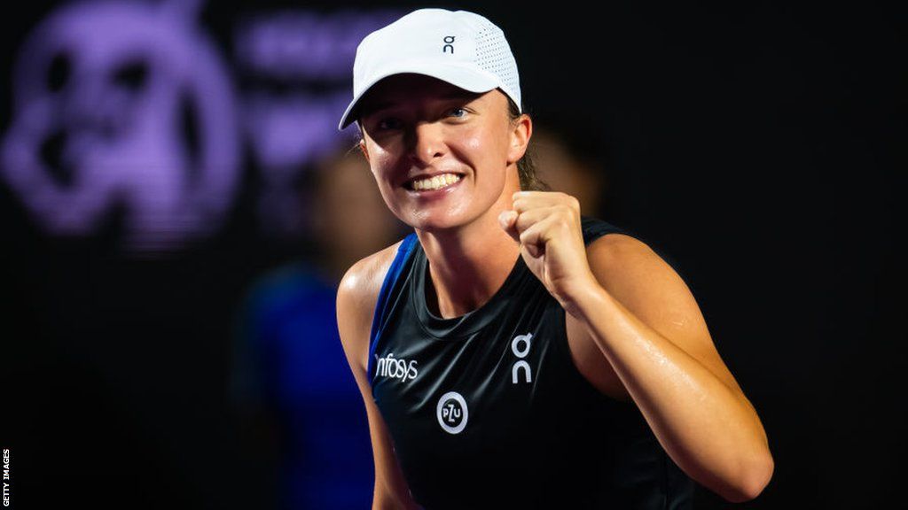 WTA Finals Iga Swiatek beats Aryna Sabalenka to reach final BBC Sport