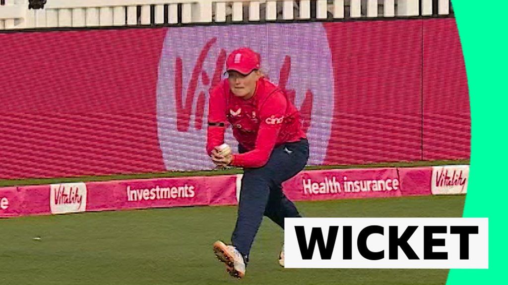 'Brilliant catch' - Sophie Ecclestone dives to remove Mandhana