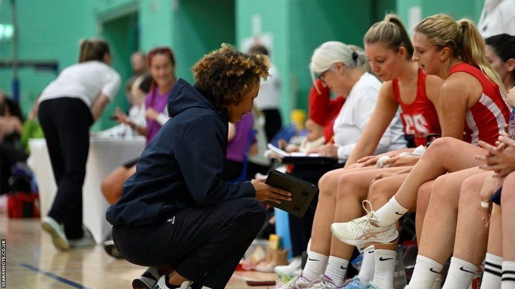 Serena Kersten speaking to Jersey players courtside
