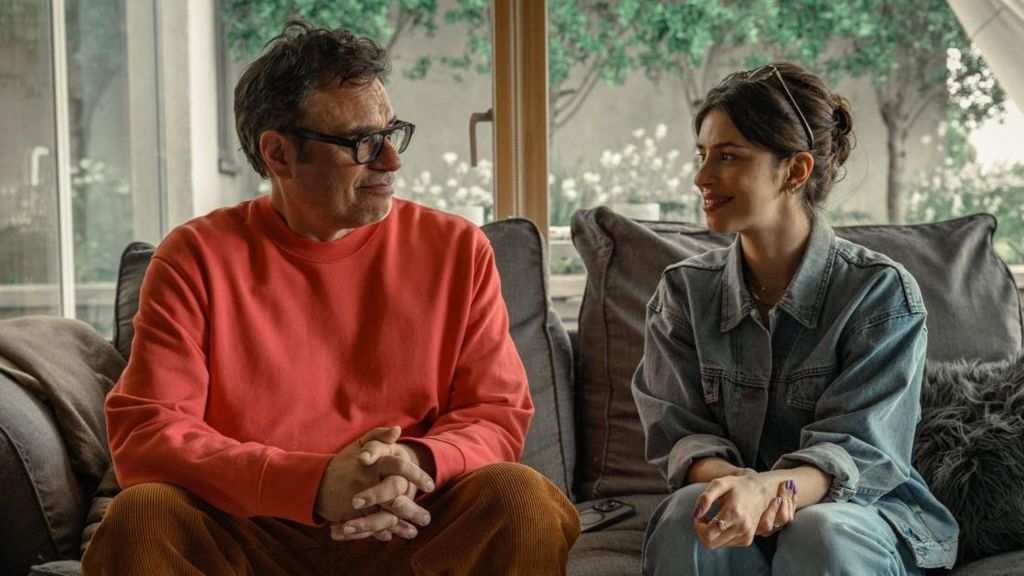Jemaine Clement and Yali Topol Margalith as Steve and Izzy 