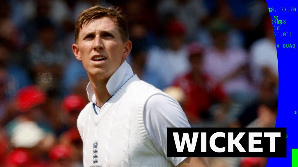 England lose first wicket as Crawley stumped on 48