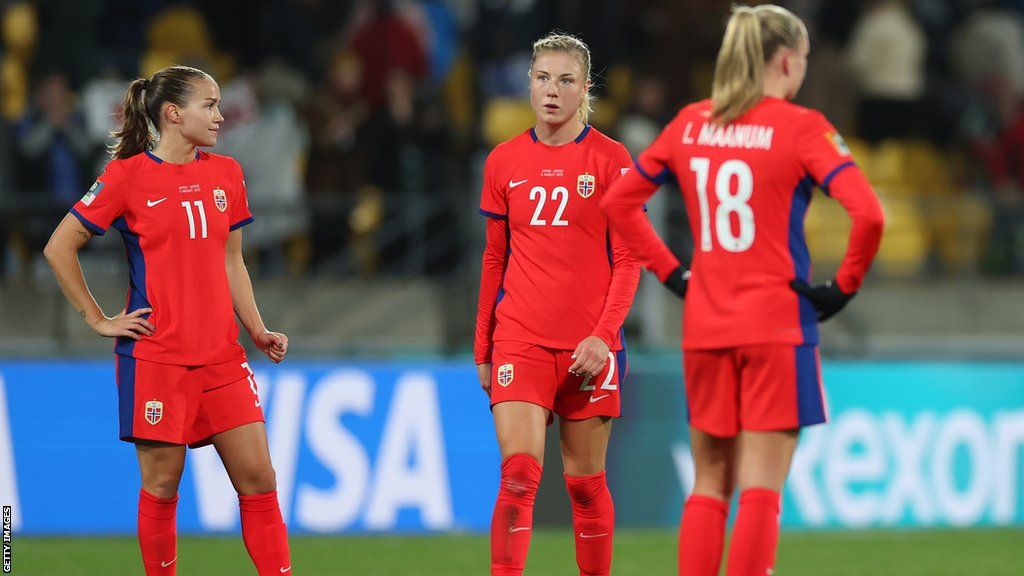 Norway players look dejected after losing to Japan in the last 16 at the 2023 Women's World Cup