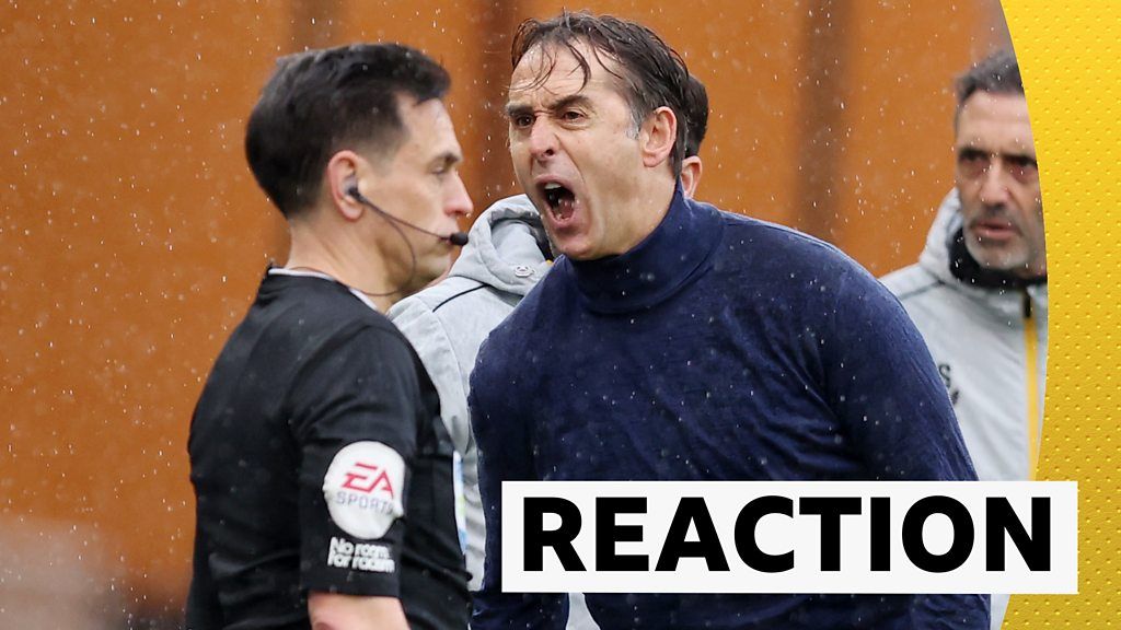 Lopetegui angry with 'incredible' refereeing decisions