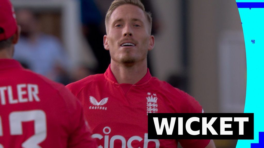 England v New Zealand: Luke Wood gets Devon Conway for three