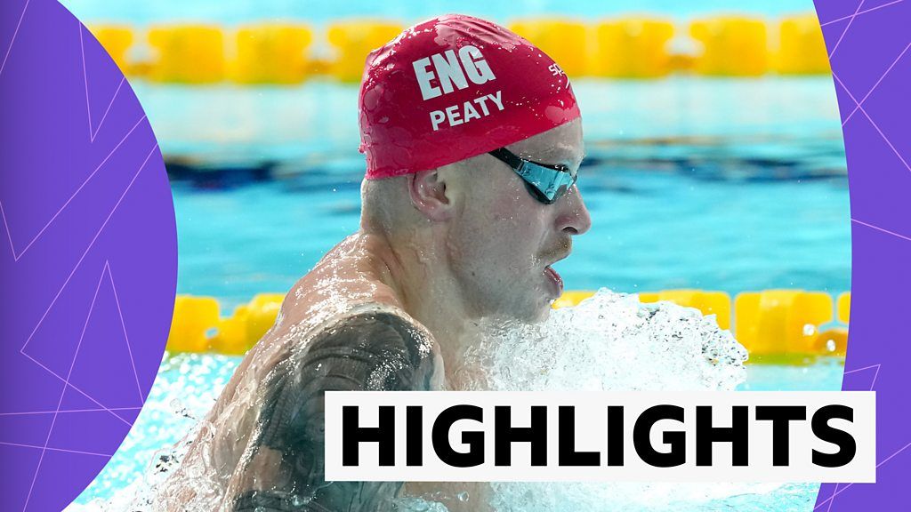 Commonwealth Games: Adam Peaty comfortably through to men's 100m breaststroke final