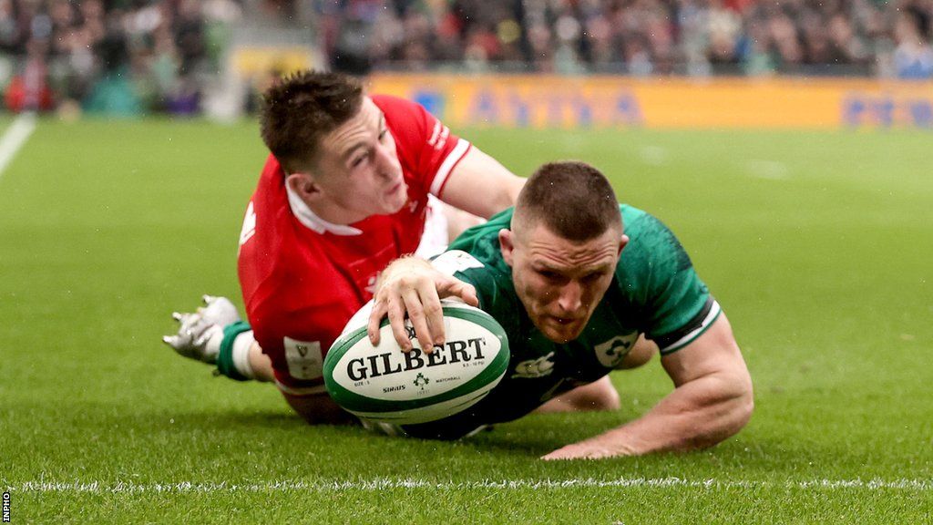 Andrew Conway scores a try against Wales