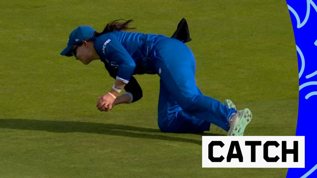 Watch: Kerr takes excellent diving catch to remove Devine