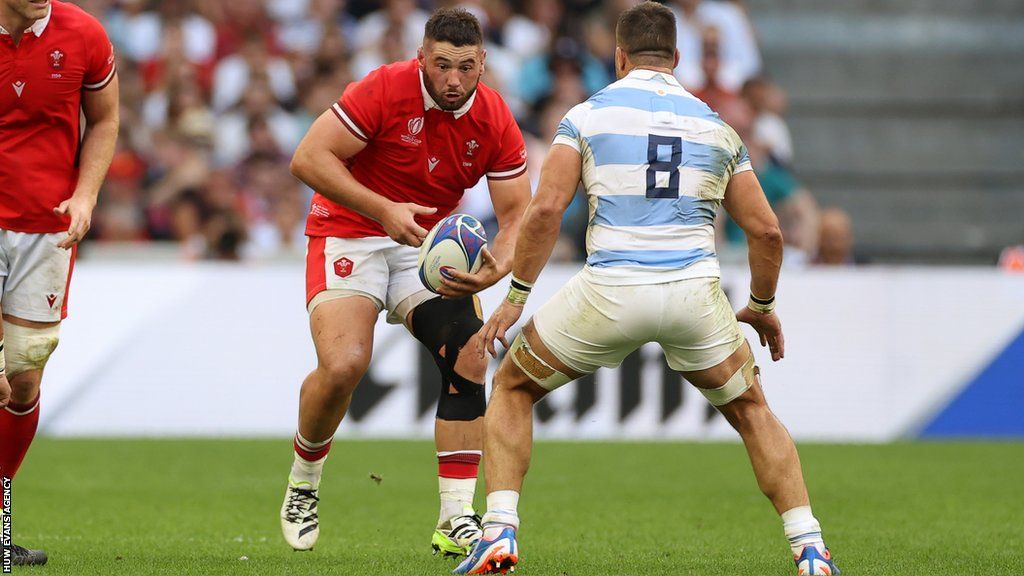 Gareth Thomas for Wales against Argentina