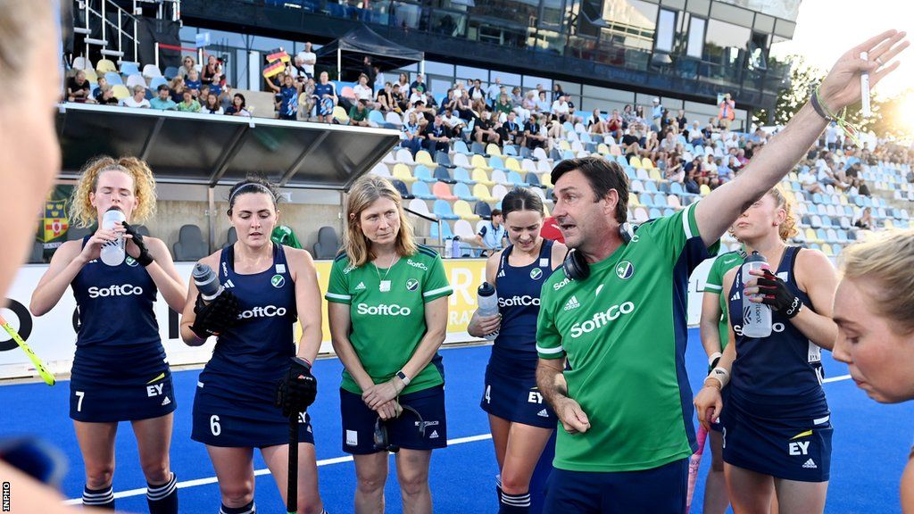 Sean Dancer talks to the team at the EuroHockey Championships in Germany
