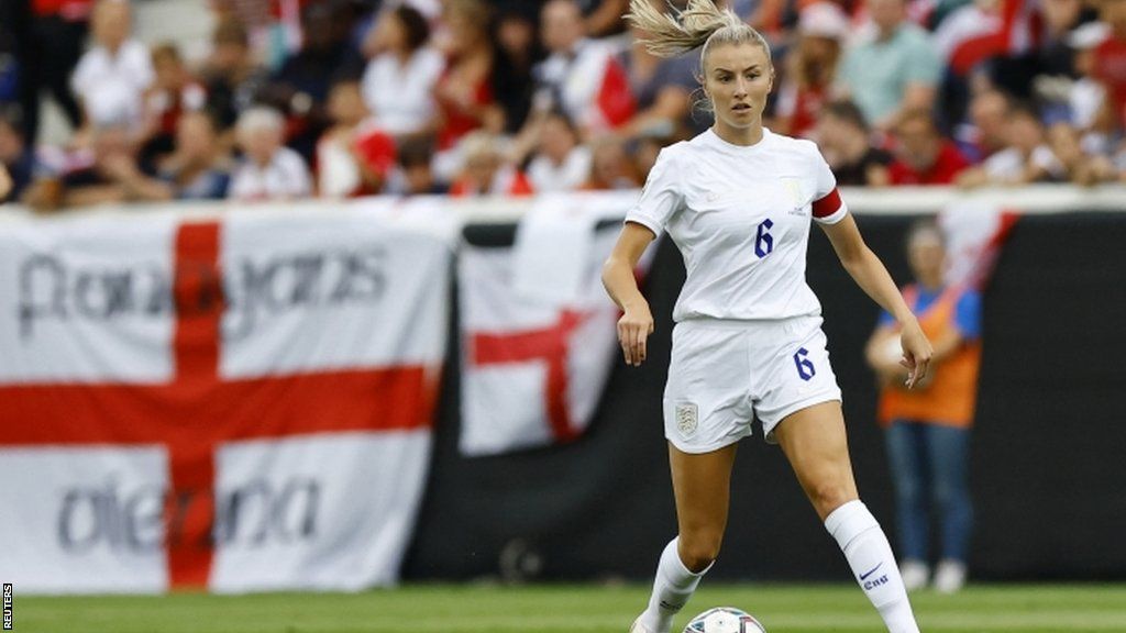 Leah Williamson playing for England