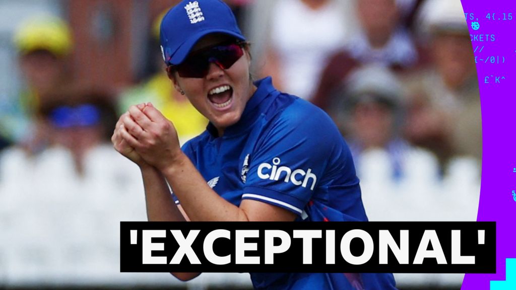 Sciver-Brunt takes great over-the-shoulder catch