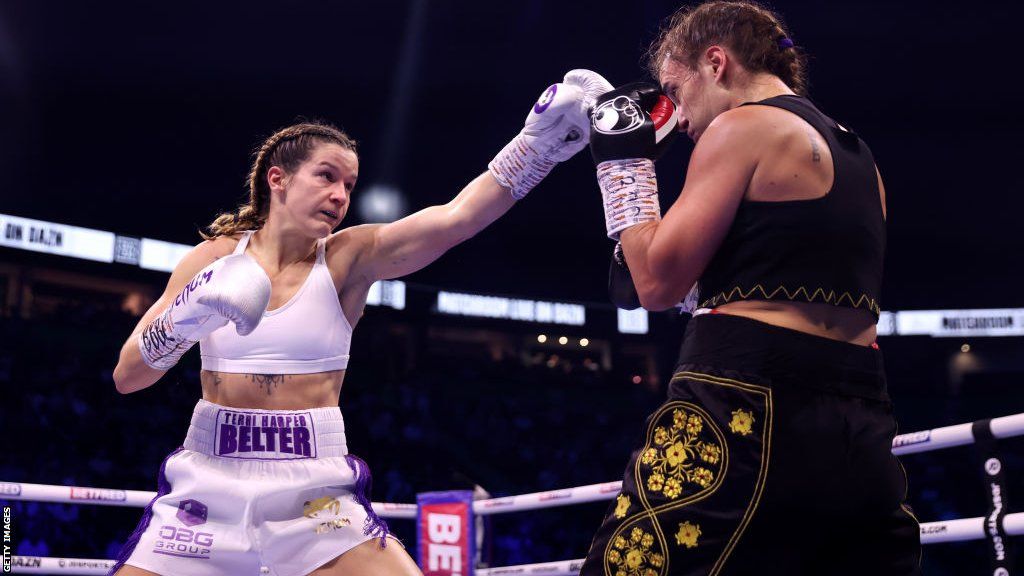 Terri Harper punches her opponent