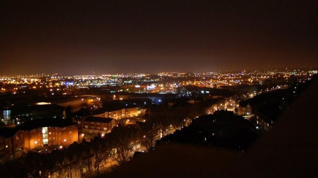 Nottingham noise: Residents woken by 'whooshing' - BBC News