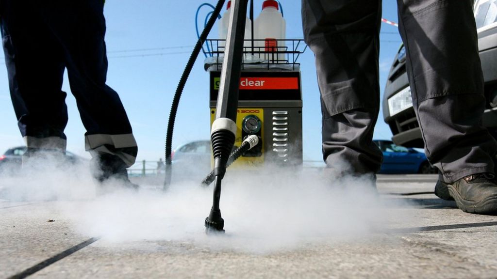 Councils urge chewing gum firms to aid street clean-up