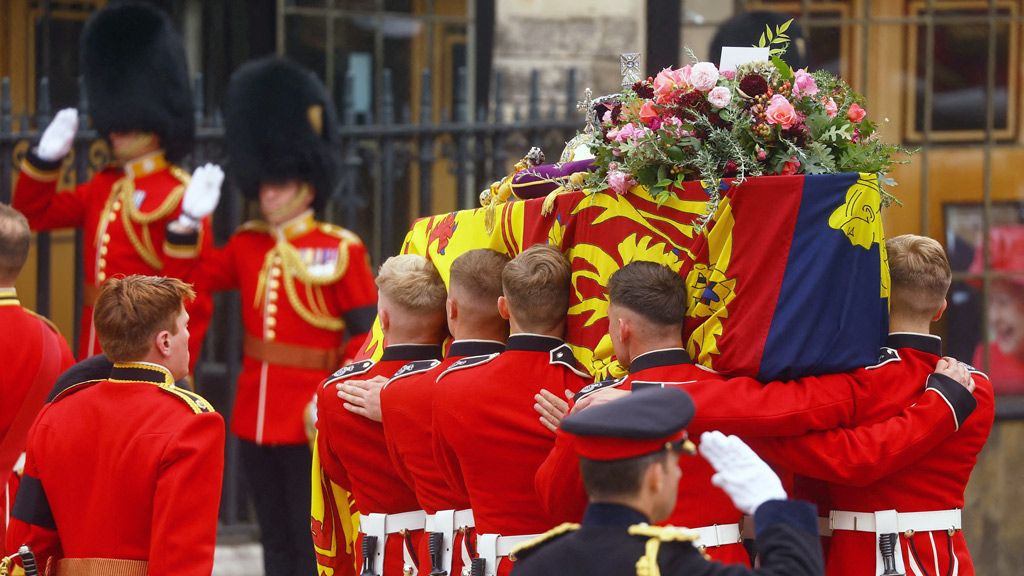 The Queen's coffin arrives at Westminster Abbey