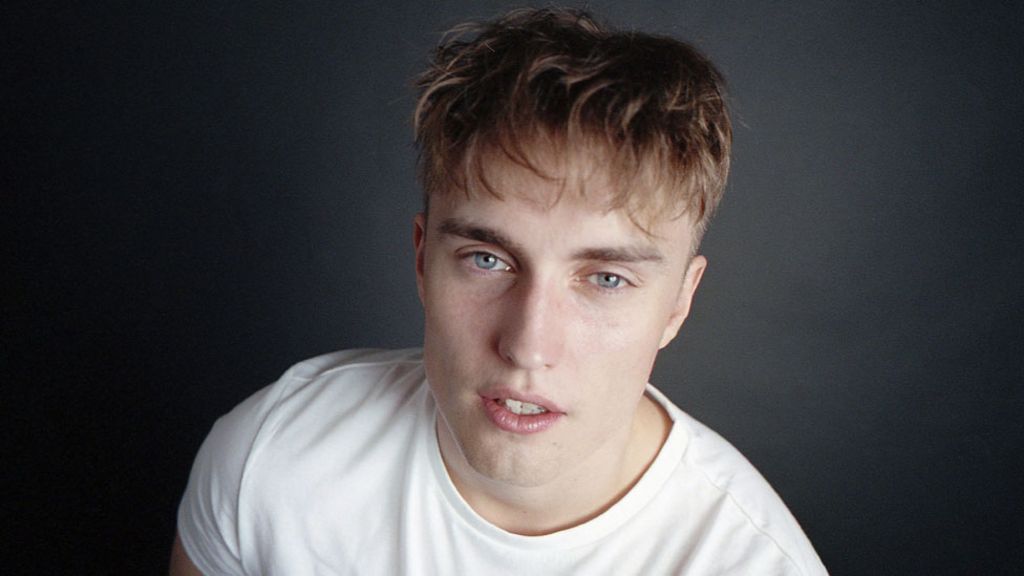 Sam Fender: 'I don't identify as millennial' - BBC News