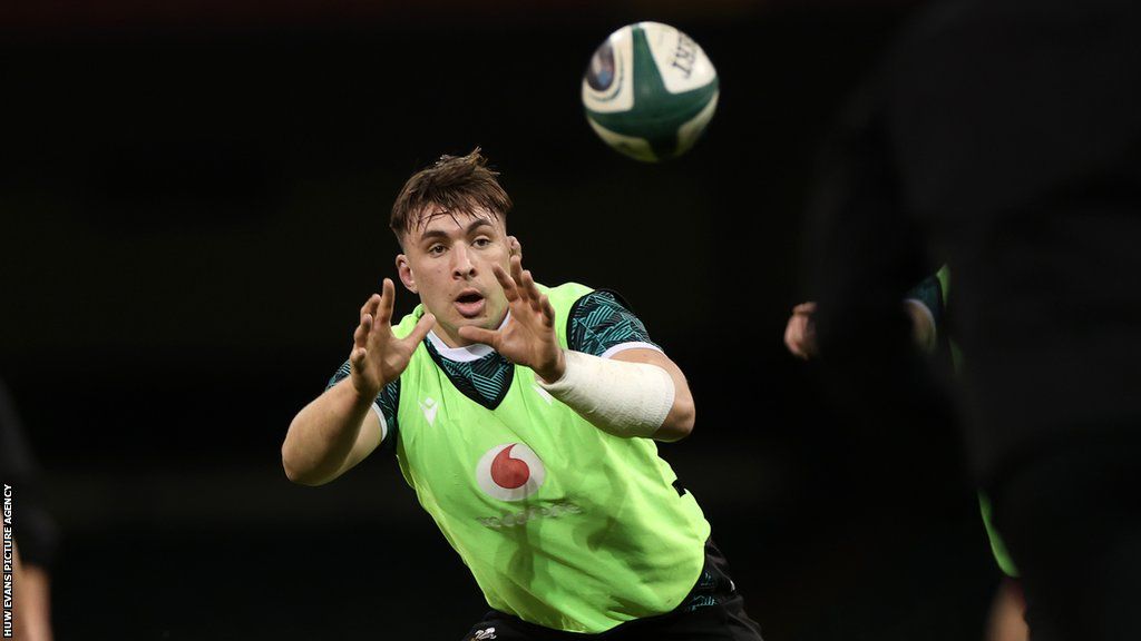 Dragons flanker Taine Basham in training with Wales