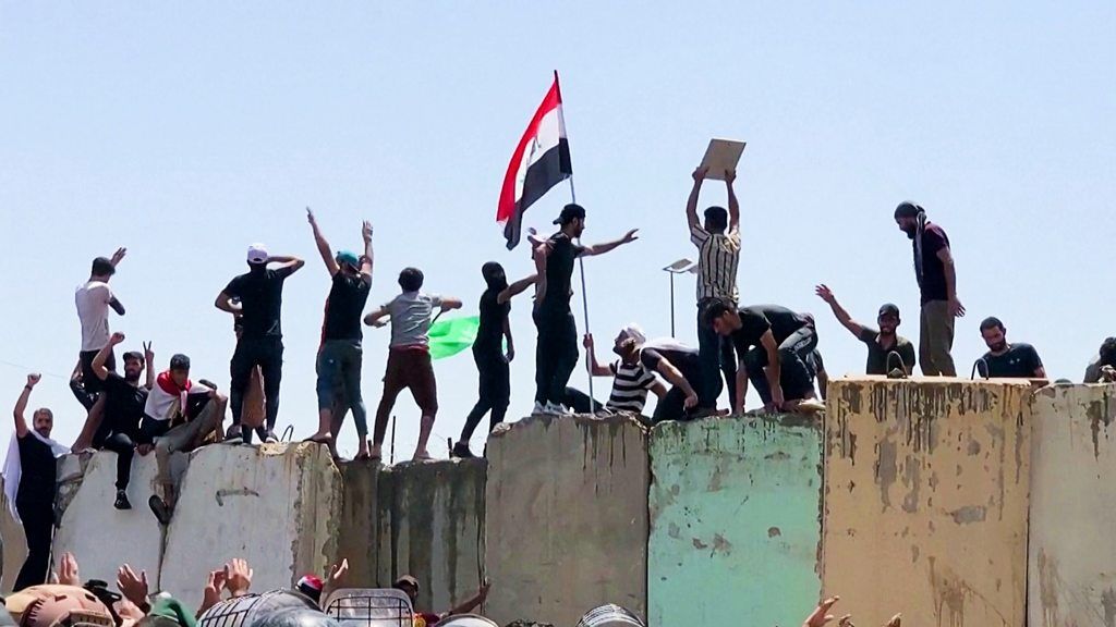 Demonstrators in Iraq