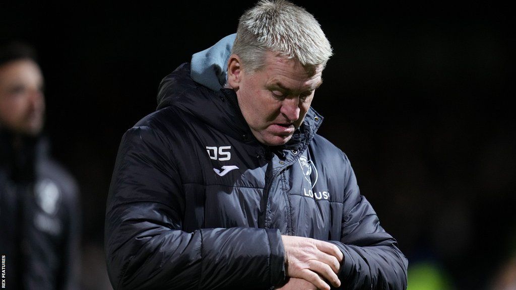 Dean Smith: Norwich City sack head coach after three defeats in four - BBC Sport
