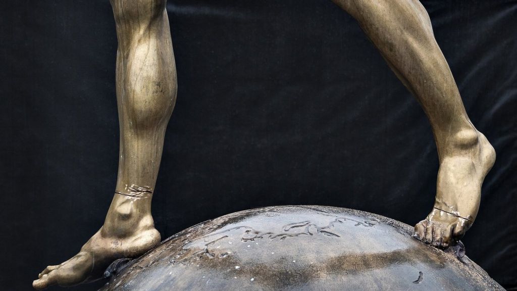 Zlatan Ibrahimovic Statue Vandals Try To Saw Through Feet Bbc Sport