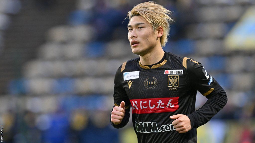 Daiki Hashioka playing for Sint-Truiden