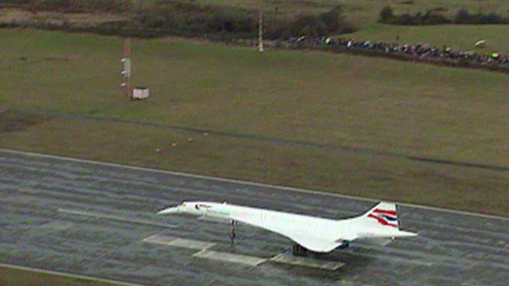 Concorde flying into Filton