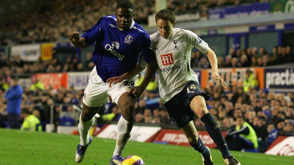 Chris Gunter of Spurs challenges Everton's Victor Anichebe.