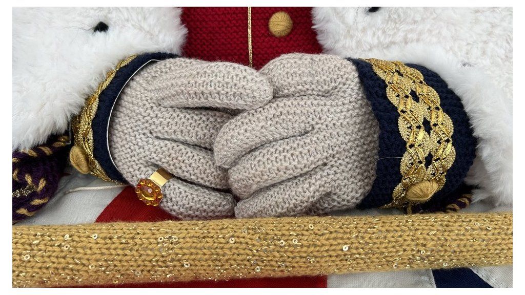 Knitted King Charles' hands