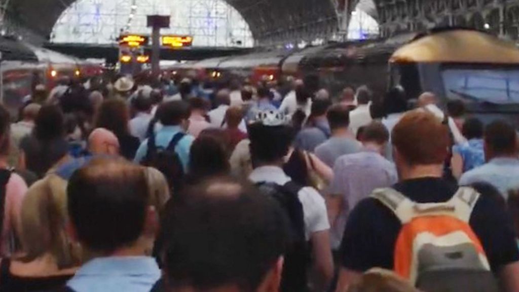 London to south Wales train service disruptions - BBC News