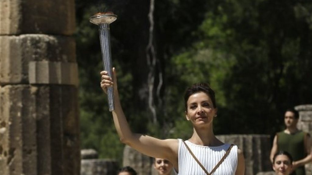 Olympic torch for Rio games lit at ancient Greek site - BBC News