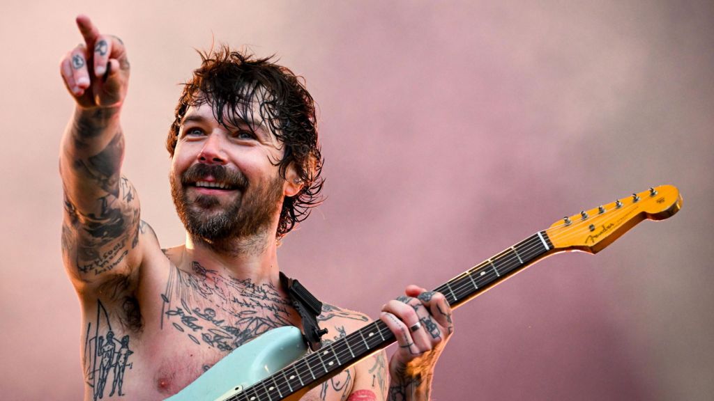 Simon Neil of Biffy Clyro