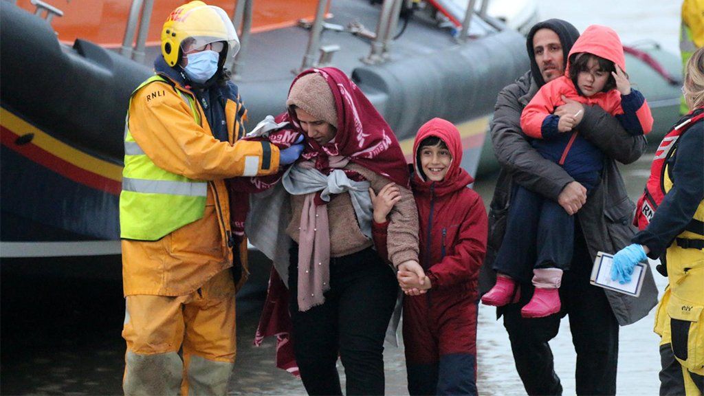 Migrants arriving in Dungeness, 20 November 2021