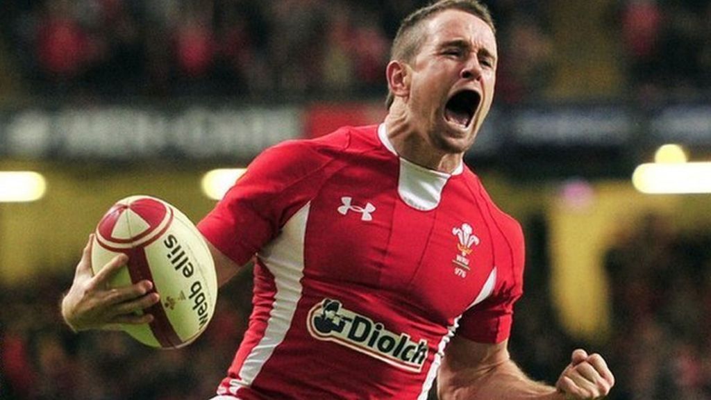Shane Williams gives 'too small' rugby player top pep talk BBC News