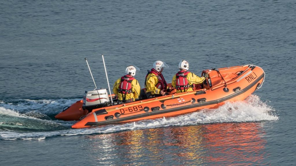 Lifeboat crew rescue capsized kayaker
