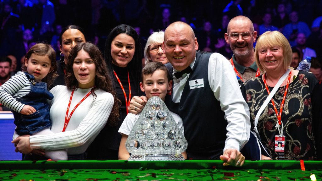 Masters 2020: Stuart Bingham fights back to beat Ali Carter and win title -  BBC Sport