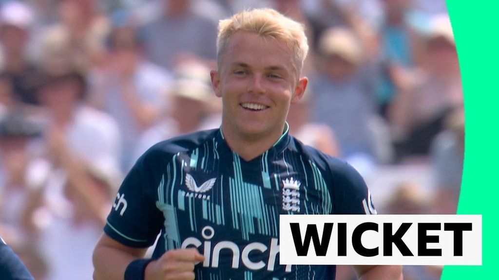 England v South Africa: Curran bowls De Kock to leave SA 35-1