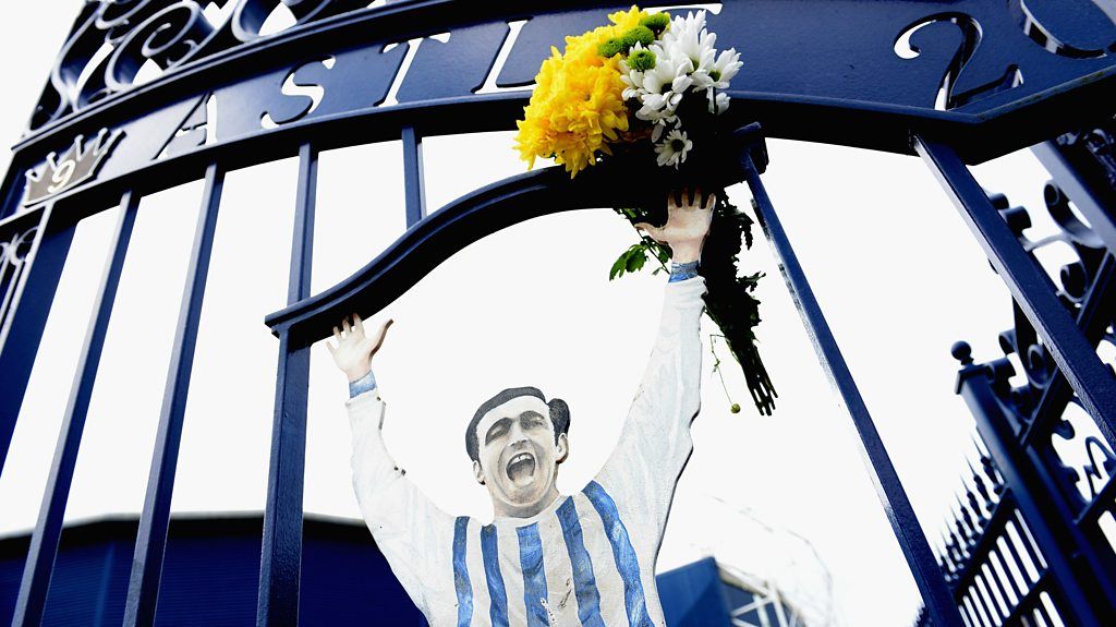 Jeff Astle photo with flowers