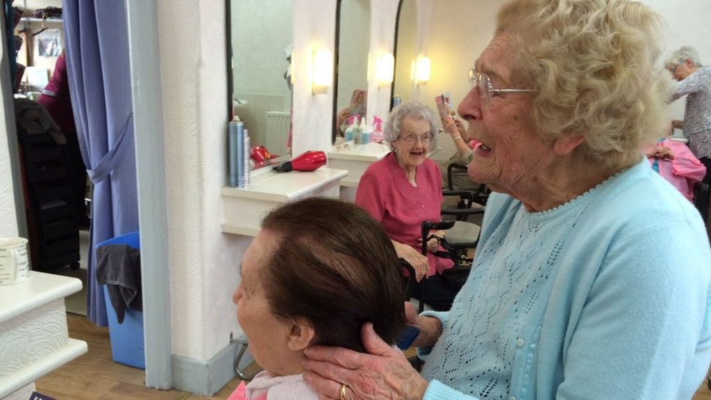 Portsmouth Hairdresser Retires At The Age Of 93 Bbc News