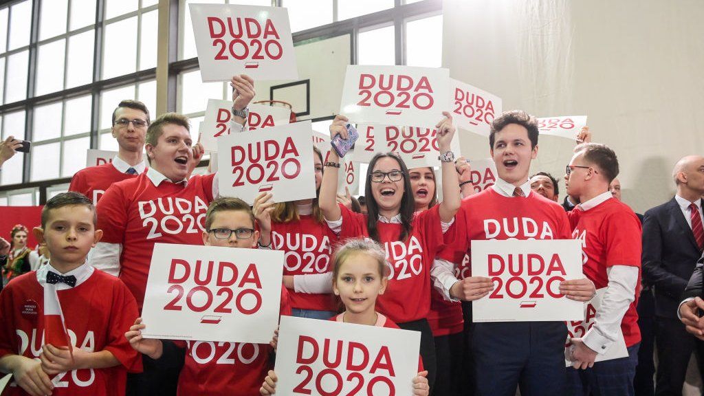 Polish children with placards supporting President Andrzej Duda