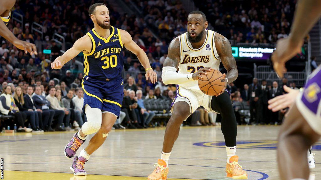 NBA: LeBron James edges out Steph Curry as LA Lakers win thriller against  Golden State Warriors - BBC Sport