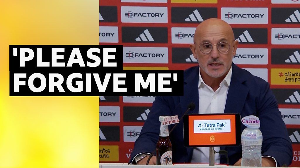 De La Fuente asks for 'forgiveness' for applauding Rubiales