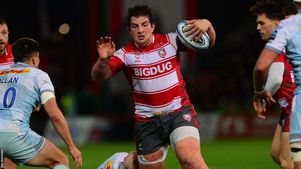 Val Rapava-Ruskin with the ball under a tackle during a game for Gloucester last season