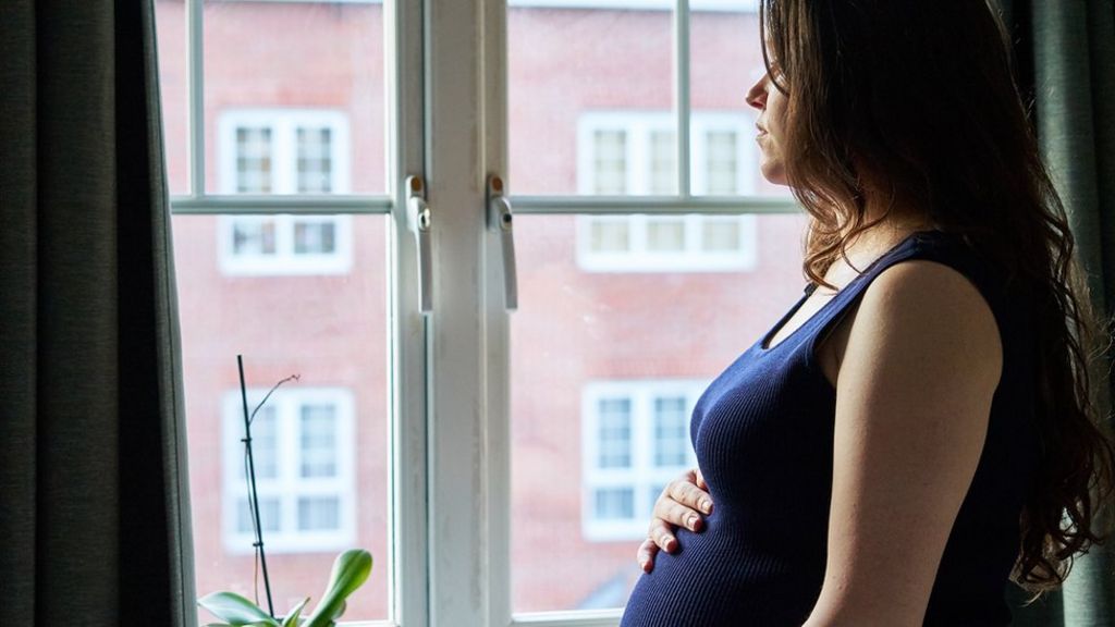 Mental health care for new mothers in Wales 'unacceptable'