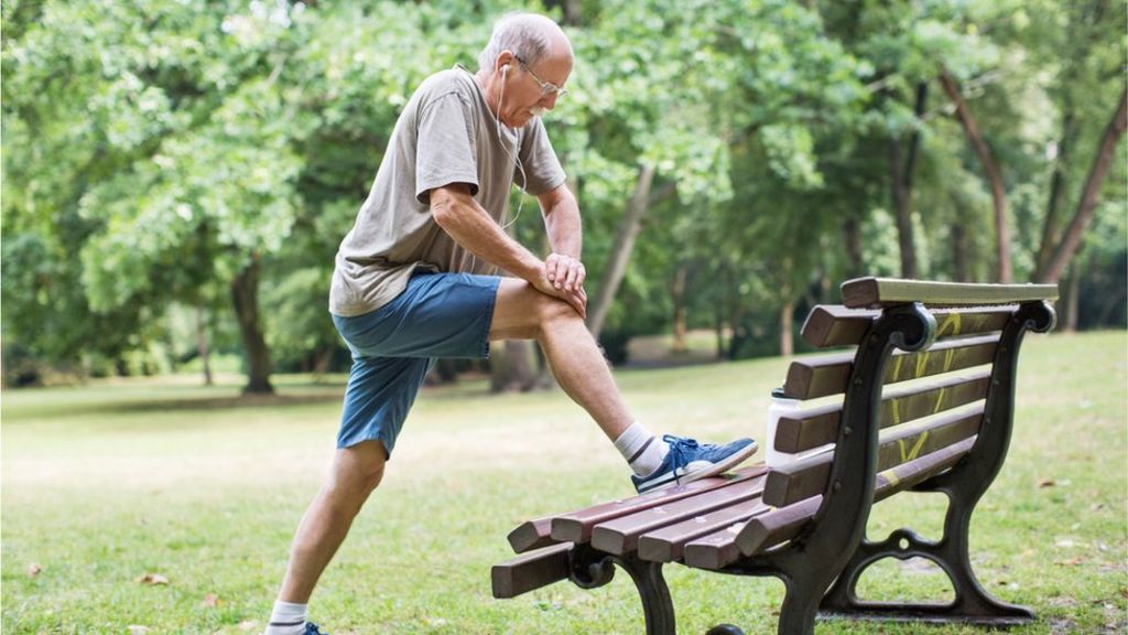 Muscle loss in old age linked to fewer nerve signals - BBC News