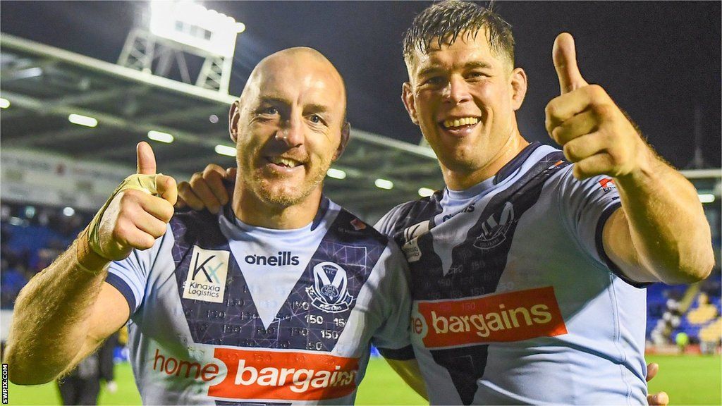 James Roby and Louie McCarthy-Scarsbrook pose for a thumbs-up photo after St Helens won at Warrington