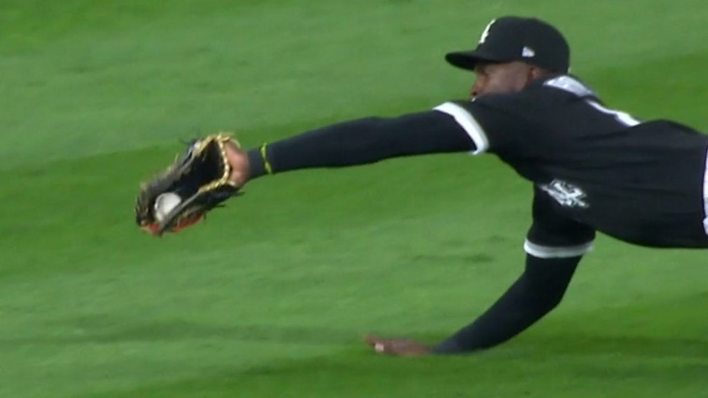 MLB: 'Superhuman stuff!' - White Sox's Robert makes impressive diving catch